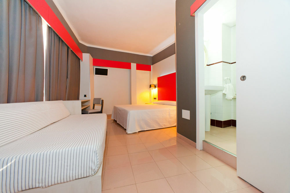 The Red Hotel By Ibiza Feeling - Adults Only サンアントニオアバド エクステリア 写真