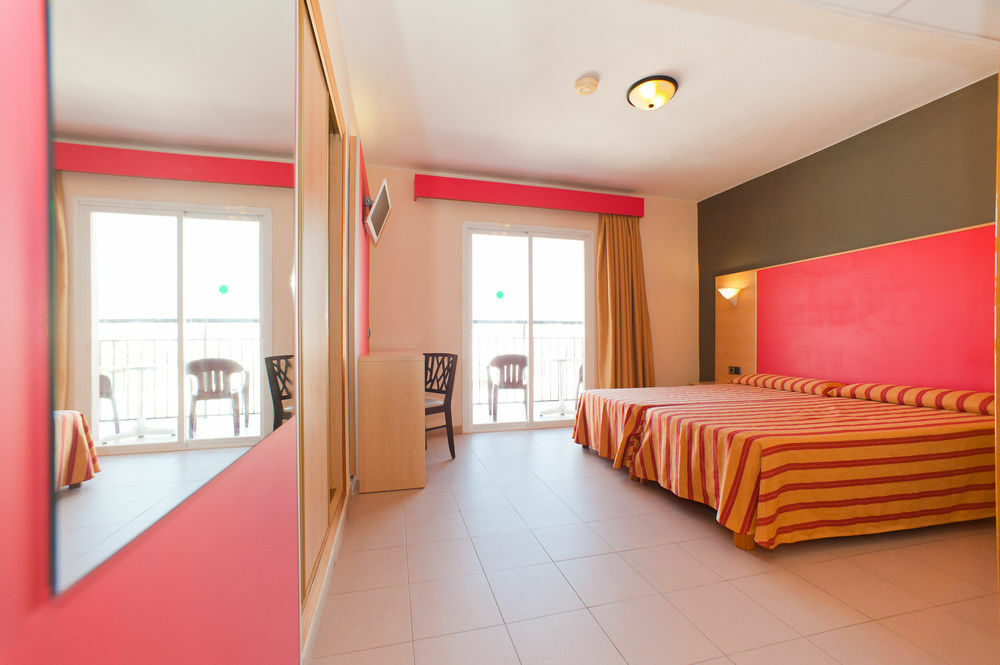 The Red Hotel By Ibiza Feeling - Adults Only サンアントニオアバド エクステリア 写真