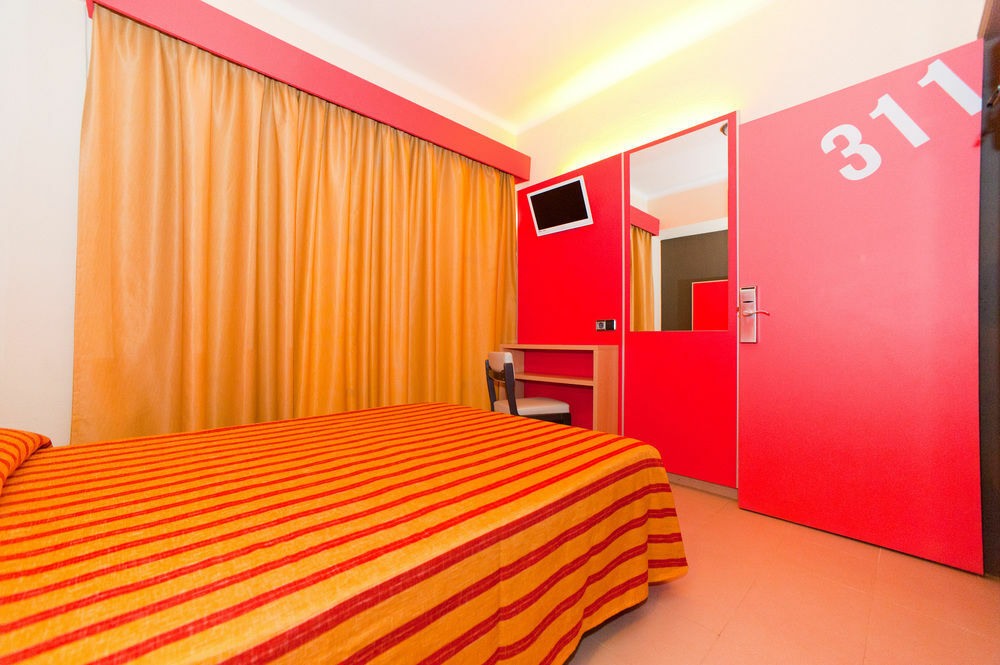 The Red Hotel By Ibiza Feeling - Adults Only サンアントニオアバド エクステリア 写真