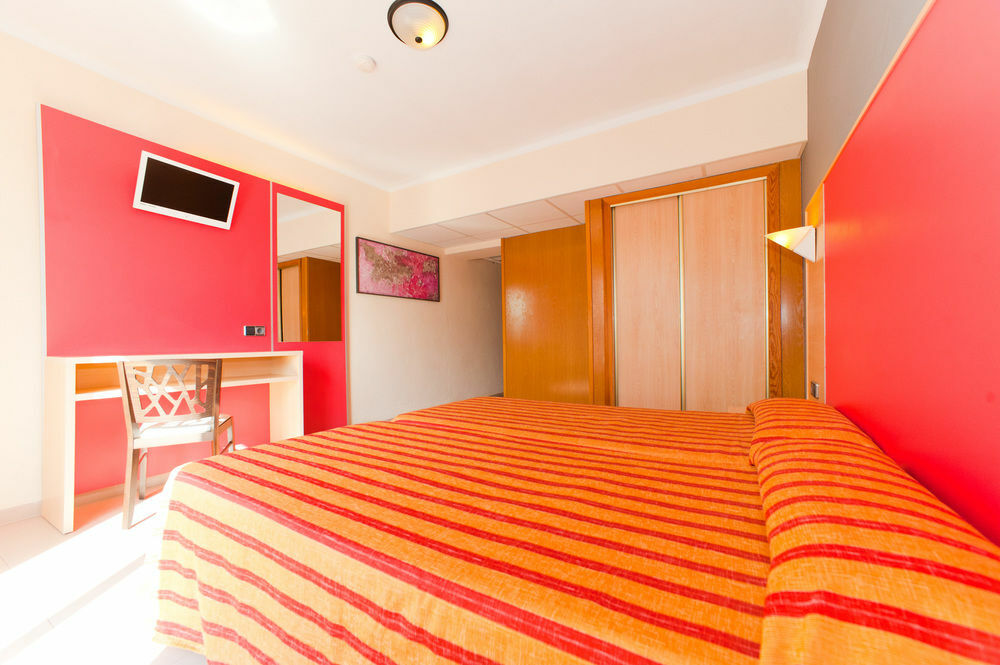 The Red Hotel By Ibiza Feeling - Adults Only サンアントニオアバド エクステリア 写真