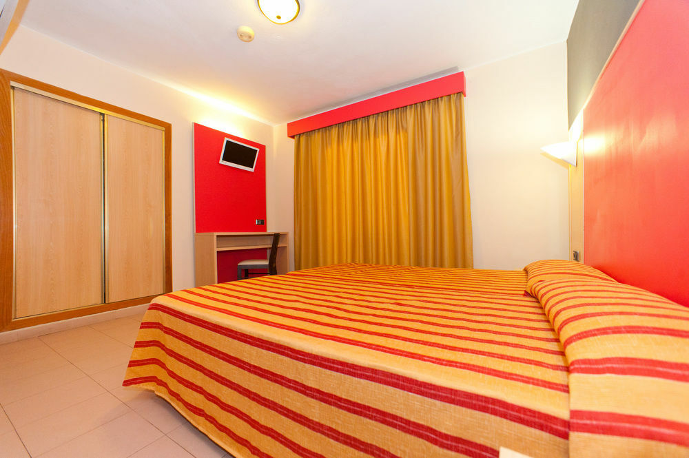The Red Hotel By Ibiza Feeling - Adults Only サンアントニオアバド エクステリア 写真