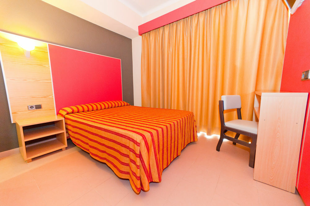 The Red Hotel By Ibiza Feeling - Adults Only サンアントニオアバド エクステリア 写真